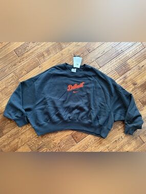NWT Nike Detroit Tigers MLB Embroidered Crewneck Sweatshirt Women’s XL
